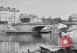 Immagine di prima guerra mondiale ha distrutto il ponte sul fiume Chateau-Thierry Francia, 1918, secondo 37 filmato di repertorio 65675029962