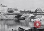 Immagine di prima guerra mondiale ha distrutto il ponte sul fiume Chateau-Thierry Francia, 1918, secondo 39 filmato di repertorio 65675029962