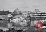 Immagine di prima guerra mondiale ha distrutto il ponte sul fiume Chateau-Thierry Francia, 1918, secondo 51 filmato di repertorio 65675029962