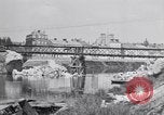 Immagine di prima guerra mondiale ha distrutto il ponte sul fiume Chateau-Thierry Francia, 1918, secondo 54 filmato di repertorio 65675029962