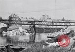 Immagine di prima guerra mondiale ha distrutto il ponte sul fiume Chateau-Thierry Francia, 1918, secondo 55 filmato di repertorio 65675029962