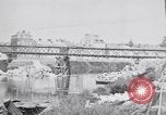 Immagine di prima guerra mondiale ha distrutto il ponte sul fiume Chateau-Thierry Francia, 1918, secondo 56 filmato di repertorio 65675029962