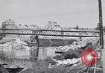 Immagine di prima guerra mondiale ha distrutto il ponte sul fiume Chateau-Thierry Francia, 1918, secondo 57 filmato di repertorio 65675029962