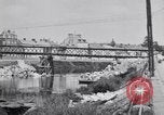 Immagine di prima guerra mondiale ha distrutto il ponte sul fiume Chateau-Thierry Francia, 1918, secondo 58 filmato di repertorio 65675029962
