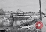 Immagine di prima guerra mondiale ha distrutto il ponte sul fiume Chateau-Thierry Francia, 1918, secondo 59 filmato di repertorio 65675029962