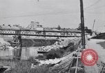 Immagine di prima guerra mondiale ha distrutto il ponte sul fiume Chateau-Thierry Francia, 1918, secondo 61 filmato di repertorio 65675029962