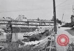 Immagine di prima guerra mondiale ha distrutto il ponte sul fiume Chateau-Thierry Francia, 1918, secondo 62 filmato di repertorio 65675029962