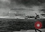 Standbild zerstörte Flugzeuge nach Angriff Pearl Harbor Hawaii USA, 1941, aus Sekunde 1 historischem Filmmaterial Videoclip 65675029980