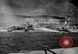Standbild zerstörte Flugzeuge nach Angriff Pearl Harbor Hawaii USA, 1941, aus Sekunde 5 historischem Filmmaterial Videoclip 65675029980