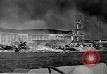 Standbild zerstörte Flugzeuge nach Angriff Pearl Harbor Hawaii USA, 1941, aus Sekunde 6 historischem Filmmaterial Videoclip 65675029980