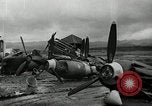 Standbild zerstörte Flugzeuge nach Angriff Pearl Harbor Hawaii USA, 1941, aus Sekunde 44 historischem Filmmaterial Videoclip 65675029980
