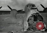 Standbild zerstörte Flugzeuge nach Angriff Pearl Harbor Hawaii USA, 1941, aus Sekunde 51 historischem Filmmaterial Videoclip 65675029980