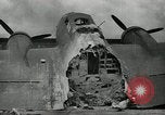 Standbild zerstörte Flugzeuge nach Angriff Pearl Harbor Hawaii USA, 1941, aus Sekunde 52 historischem Filmmaterial Videoclip 65675029980