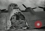 Standbild zerstörte Flugzeuge nach Angriff Pearl Harbor Hawaii USA, 1941, aus Sekunde 53 historischem Filmmaterial Videoclip 65675029980
