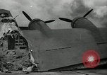 Standbild zerstörte Flugzeuge nach Angriff Pearl Harbor Hawaii USA, 1941, aus Sekunde 55 historischem Filmmaterial Videoclip 65675029980