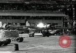 Standbild zerstörte Flugzeuge nach Angriff Pearl Harbor Hawaii USA, 1941, aus Sekunde 56 historischem Filmmaterial Videoclip 65675029980