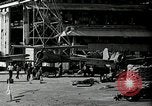 Standbild zerstörte Flugzeuge nach Angriff Pearl Harbor Hawaii USA, 1941, aus Sekunde 61 historischem Filmmaterial Videoclip 65675029980