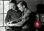 Standbild Fingerprint Detection United States USA, 1942, aus Sekunde 6 historischem Filmmaterial Videoclip 65675029982