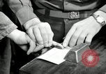 Standbild Fingerprint Detection United States USA, 1942, aus Sekunde 8 historischem Filmmaterial Videoclip 65675029982