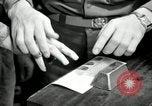 Standbild Fingerprint Detection United States USA, 1942, aus Sekunde 9 historischem Filmmaterial Videoclip 65675029982
