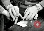 Standbild Fingerprint Detection United States USA, 1942, aus Sekunde 10 historischem Filmmaterial Videoclip 65675029982