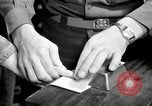 Standbild Fingerprint Detection United States USA, 1942, aus Sekunde 11 historischem Filmmaterial Videoclip 65675029982