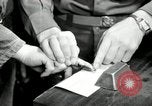 Standbild Fingerprint Detection United States USA, 1942, aus Sekunde 14 historischem Filmmaterial Videoclip 65675029982