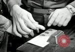 Standbild Fingerprint Detection United States USA, 1942, aus Sekunde 15 historischem Filmmaterial Videoclip 65675029982