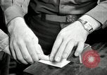 Standbild Fingerprint Detection United States USA, 1942, aus Sekunde 19 historischem Filmmaterial Videoclip 65675029982