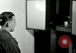 Standbild Fingerprint Detection United States USA, 1942, aus Sekunde 24 historischem Filmmaterial Videoclip 65675029982