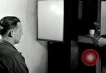 Standbild Fingerprint Detection United States USA, 1942, aus Sekunde 25 historischem Filmmaterial Videoclip 65675029982