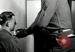 Standbild Fingerprint Detection United States USA, 1942, aus Sekunde 26 historischem Filmmaterial Videoclip 65675029982