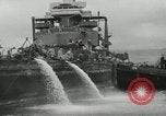 Image Réparations effectuées après l'attaque de Pearl Harbour Pearl Harbor Hawaii USA, 1941, de la seconde 57 séquences d'archives historiques vidéo 65675029994