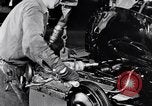 Immagine di Assemblare le parti di ricambio delle automobili Michigan United States USA, 1938, secondo 33 filmato di repertorio 65675029998