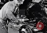 Immagine di Assemblare le parti di ricambio delle automobili Michigan United States USA, 1938, secondo 35 filmato di repertorio 65675029998