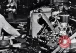 Immagine di Assemblare le parti di ricambio delle automobili Michigan United States USA, 1938, secondo 51 filmato di repertorio 65675029998