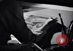 Image conceptions de voitures Ford Dearborn Michigan USA, 1938, de la seconde 15 séquences d'archives historiques vidéo 65675030002