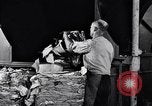 Image déchets de papier Dearborn Michigan USA, 1938, de la seconde 35 séquences d'archives historiques vidéo 65675030011