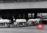 Image wagons de service alimentaire Dearborn Michigan USA, 1946, de la seconde 14 séquences d'archives historiques vidéo 65675030014