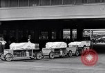 Image wagons de service alimentaire Dearborn Michigan USA, 1946, de la seconde 15 séquences d'archives historiques vidéo 65675030014