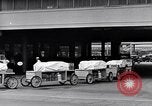 Image wagons de service alimentaire Dearborn Michigan USA, 1946, de la seconde 16 séquences d'archives historiques vidéo 65675030014