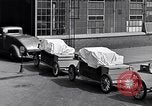 Image wagons de service alimentaire Dearborn Michigan USA, 1946, de la seconde 20 séquences d'archives historiques vidéo 65675030014