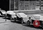 Image wagons de service alimentaire Dearborn Michigan USA, 1946, de la seconde 22 séquences d'archives historiques vidéo 65675030014
