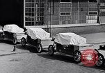 Image wagons de service alimentaire Dearborn Michigan USA, 1946, de la seconde 24 séquences d'archives historiques vidéo 65675030014