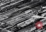 Immagine di Linea di assemblaggio in produzione Dearborn Michigan USA, 1946, secondo 11 filmato di repertorio 65675030017