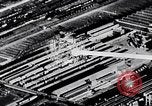 Immagine di Linea di assemblaggio in produzione Dearborn Michigan USA, 1946, secondo 13 filmato di repertorio 65675030017