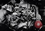 Immagine di Linea di assemblaggio in produzione Dearborn Michigan USA, 1946, secondo 16 filmato di repertorio 65675030017