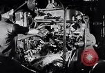Immagine di Linea di assemblaggio in produzione Dearborn Michigan USA, 1946, secondo 17 filmato di repertorio 65675030017