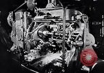 Immagine di Linea di assemblaggio in produzione Dearborn Michigan USA, 1946, secondo 19 filmato di repertorio 65675030017