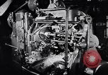 Immagine di Linea di assemblaggio in produzione Dearborn Michigan USA, 1946, secondo 29 filmato di repertorio 65675030017